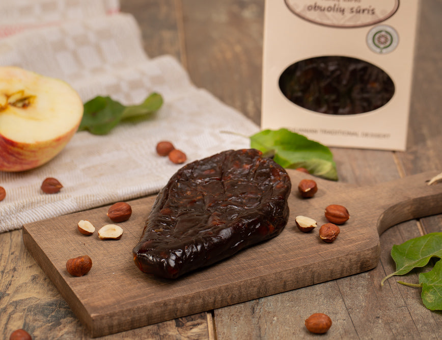 Brandintas obuolių sūris su Žemės riešutais