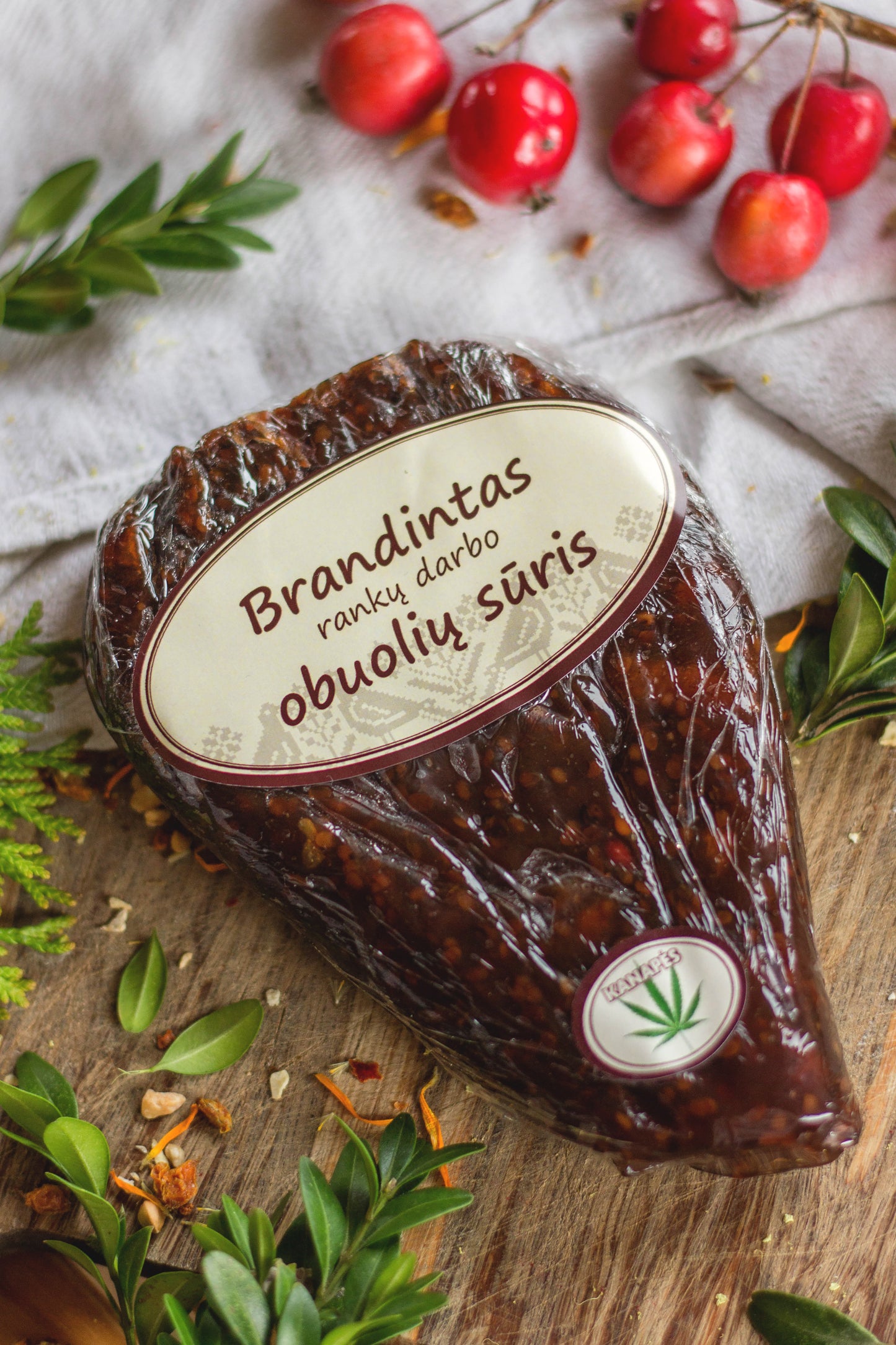 Brandintas obuolių sūris su Kanapių sėklomis