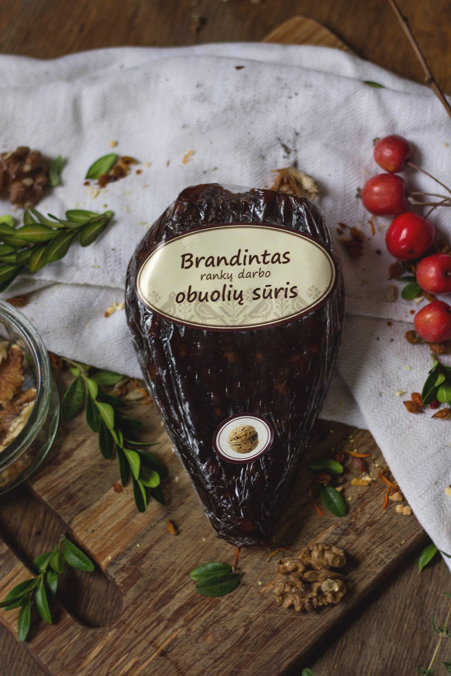 Brandintas obuolių sūris su Graikiškais riešutais