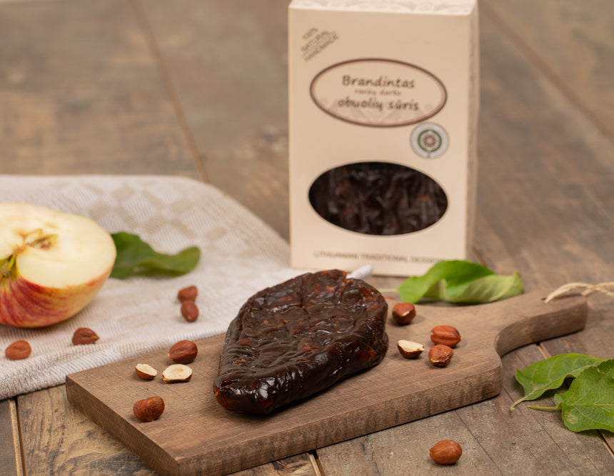 Brandintas obuolių sūris su Lazdyno riešutais