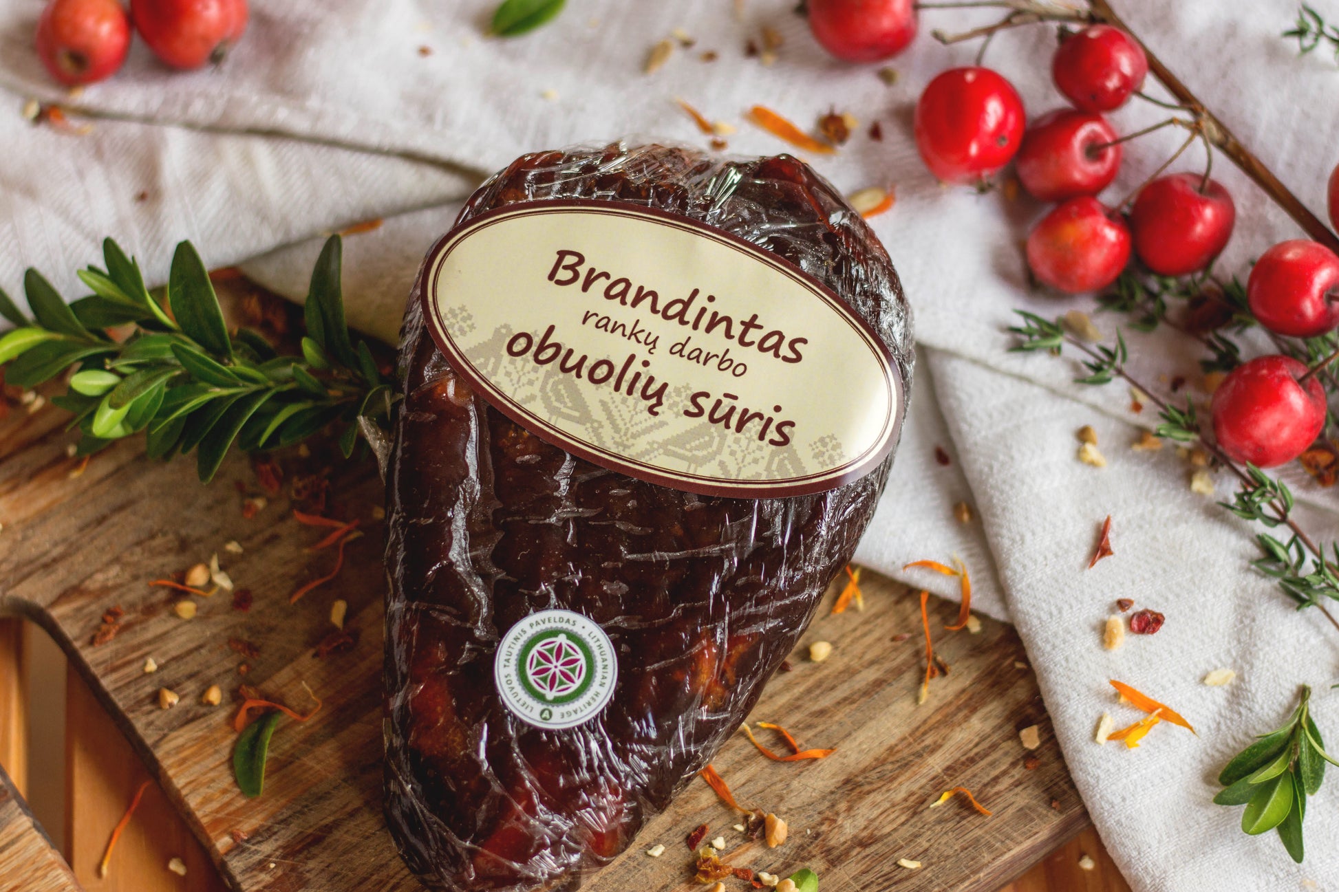 Tautinio paveldo brandintas obuolių sūris-Brandintas